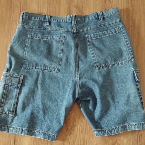 Wrangler shorts Size 40. - Picture 4 of 6